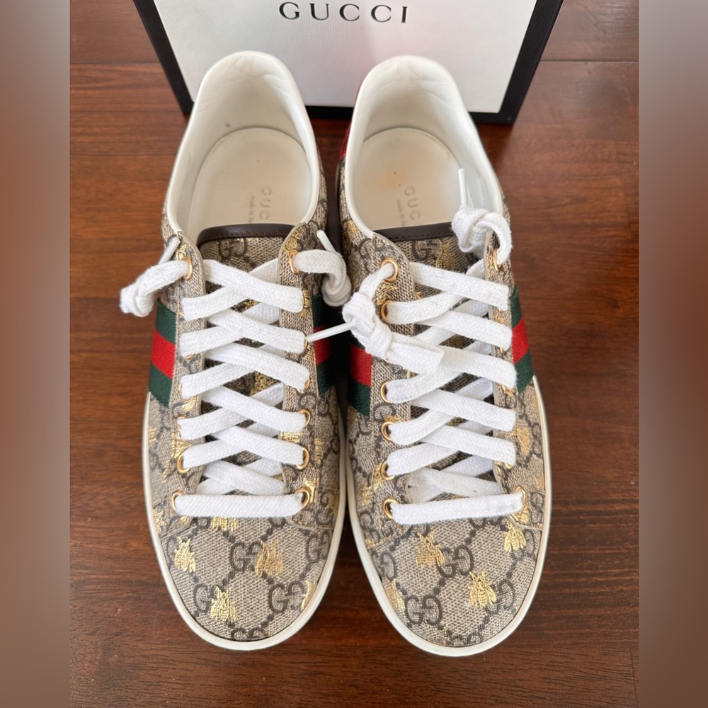 GUCCI AUTHENTIC low top sneakers -box dust bags and extra pair of laces included